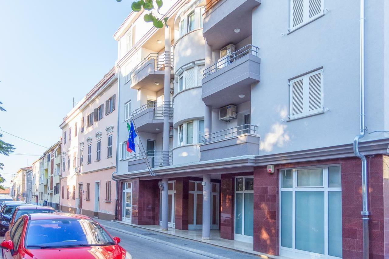 Sunny Corner In City Center With Free Parking Pula Exterior foto